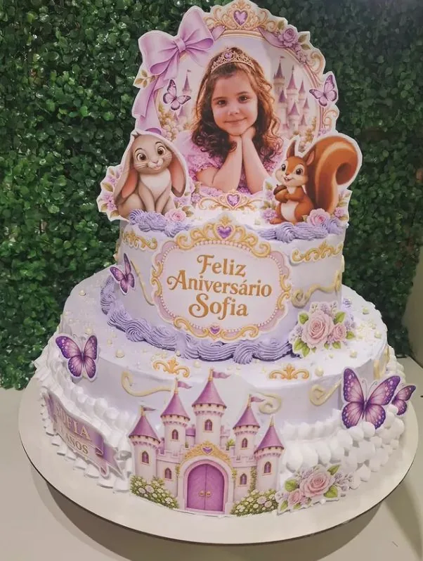 Bolo de dois andares tema princesa da Sofia