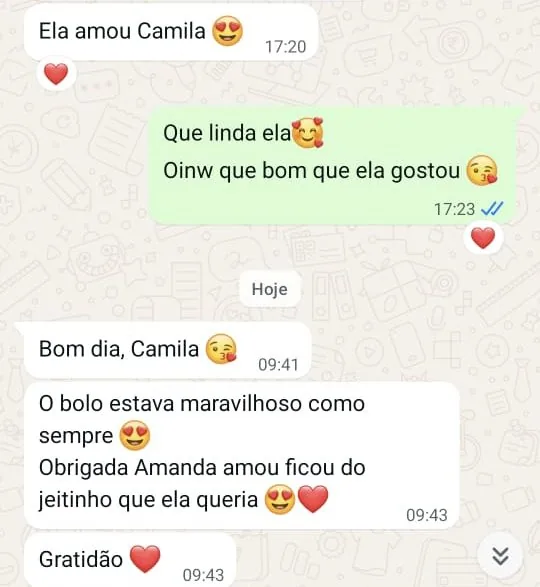 Print de conversa no WhatsApp com a cliente Taís elogiando a Camila